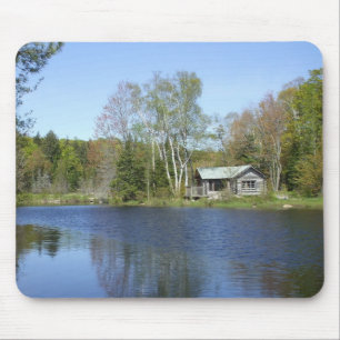 Scenen med rustiska kabiner i Vatten Musmatta