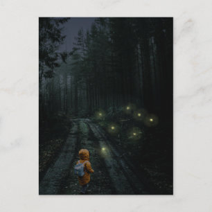 Scenen natt i en skog vykort