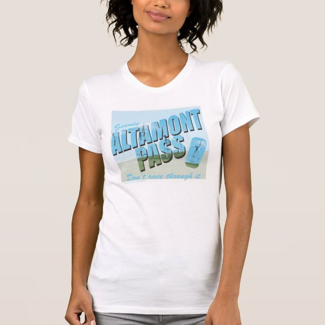 Scenia Altamont Pass Commute Travel Parody Tee (Framsida)