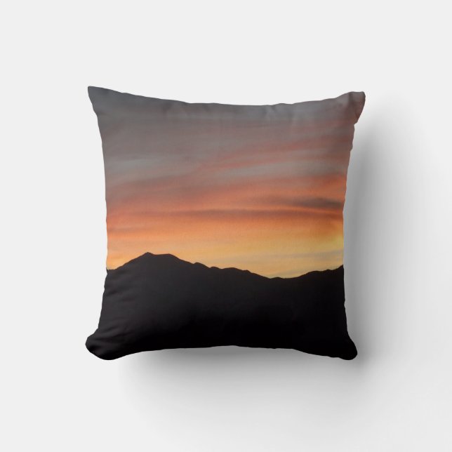 Scenisk natur för solnedgångbergSilhouette Kudde (Framsida)