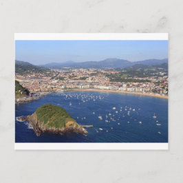 Scenisk syn på vackra San Sebastian kusten Vykort