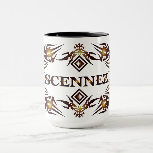 Scennez Mugg (Center)