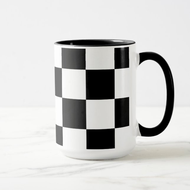 Schackbrädesliknande matta i klassisk elegans mugg (Höger)