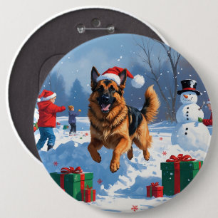 Schäferhund springer i snö med julhatt knapp