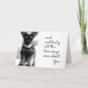 SCHNAUZER GÖR FODRAL FÖR EN "VALENTINVISK" KORT