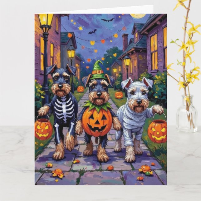 Schnauzer Trick-or-Treating in Halloween Costumes Kort (Gul blomma)