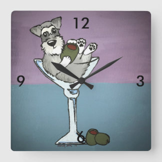 Schnauzeren Martini tar tid på Fyrkantig Klocka