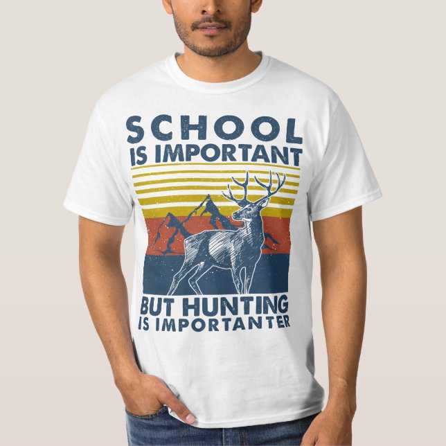 School Is Important But Hunting Is Importanter Dee T Shirt (Framsida)