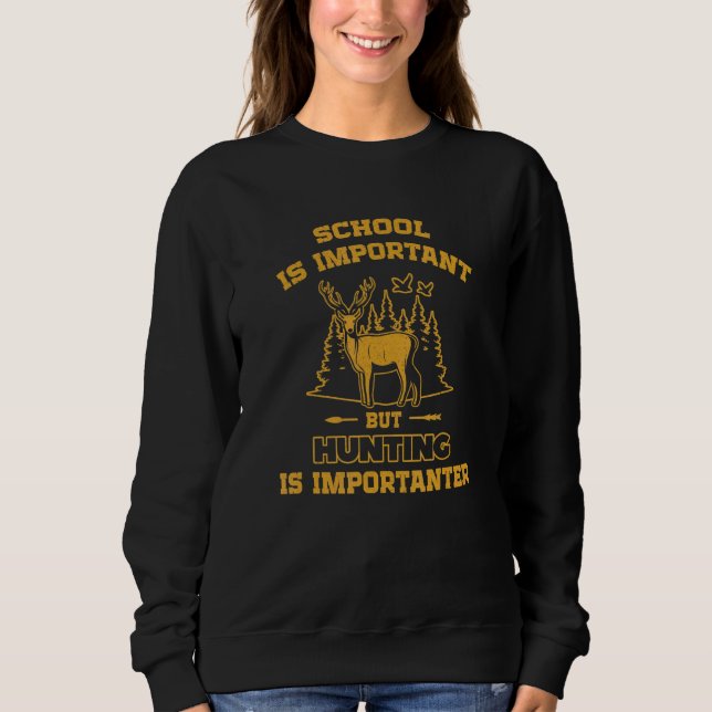School is important but Hunting is importanter T Shirt (Framsida)