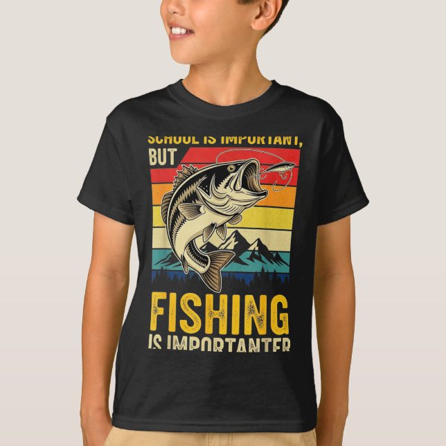 School Is Imrtant But Fishing Is Imrtanter Fish B  T Shirt (Framsida)