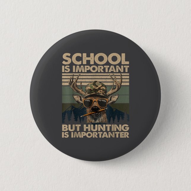 School Is Imrtant But Hunting Is Imrtanter Deer Hu Knapp (Framsida)