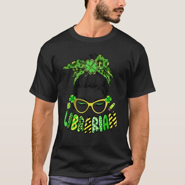 School Librarian Messy Bun Hair Shamrock St Patric T Shirt (Framsida)