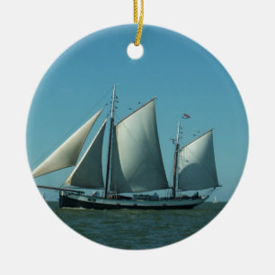 Schooner på havet julgransprydnad keramik