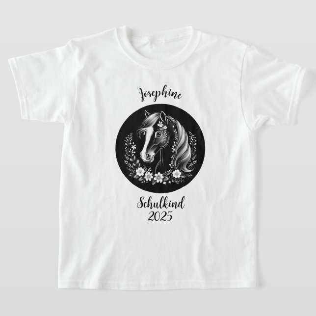 Schulkind 2026 - Pferd mit Blumen - schwarz weiß | T Shirt (Laydown)