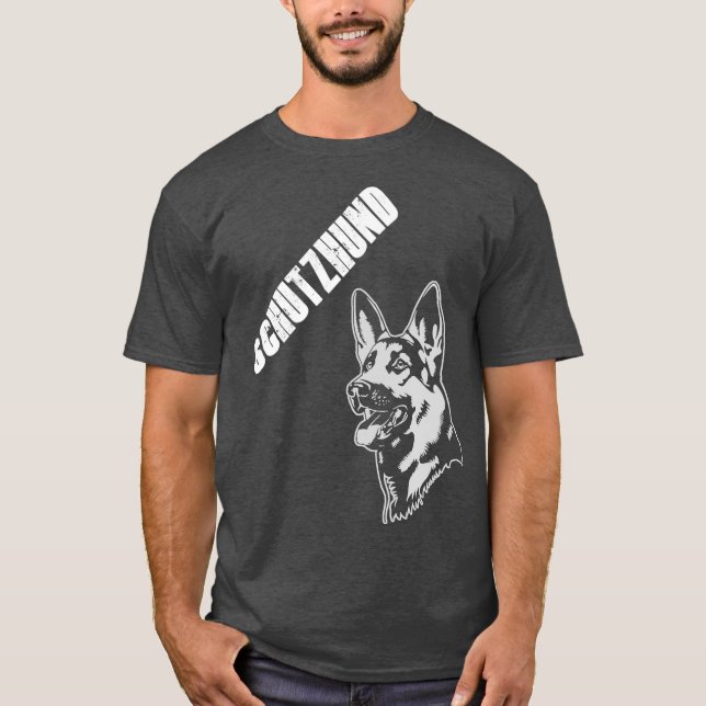 Schutzhund Protection hund in German Hund Training T Shirt (Framsida)