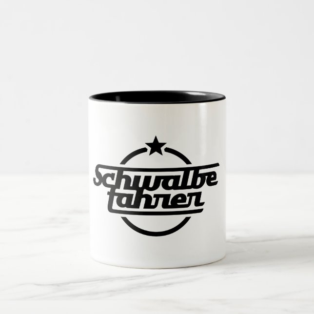 Schwalbefahrer (schwarz) Två-Tonad mugg (Center)