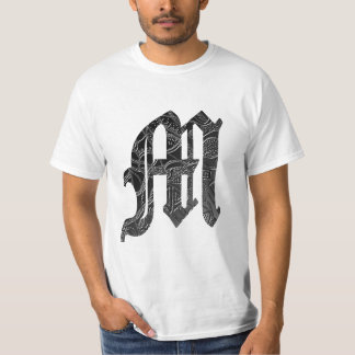 Schwarze Buchstabe "M" im gotischen Stil T Shirt