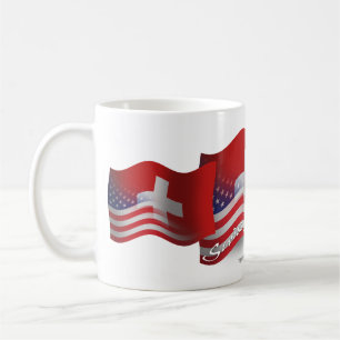Schweizare-Amerikan som vinkar flagga Kaffemugg