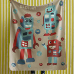 Sci-Fi-Personligen för Cute Retro-robots Fleecefilt<br><div class="desc">Håll dig varm och otäck medan du tittar på dina favoritfilmer med den här söta personligen-filten. Lägg bara till en namn för att skapa en sorts gåva med vintage. Den här loppfilten har söta reflexbilder från stil av robotar i blått och rött tillsammans med en viss samordning av hex nöt...</div>