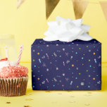 Science Birthday Presentpapper<br><div class="desc">Öka den vetenskapstemeterade atmosfären i party med vår kemi Barns födelsedag som papper. De här pappra bländande egenskaperna är en intressant design av en kemi med nyare färgad-accenter som kompletterar ditt vetenskapstema-temade firande. Lägg till en gnutta vetenskaplig charm till party med dessa vackra pappra omslag!</div>