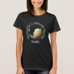 Science Black Blue Red Mars Terraforming Space Art T Shirt<br><div class="desc">Du kommer att kärlek den klassiska kvinnans grundläggande T-Shirt med det här av den här världen, Terraformad Mars karta i hyposometriskt färg. En terraformad Mars karta i hypsometriskt färg baserat på data från Mola. Den blå delen är det nya havet på Mars. Och som vi vet är kusten ofta det...</div>