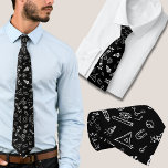 Science Physics Teacher Gift Tie Slips<br><div class="desc">Manar har en fängslande mönster som inspirerats av vetenskaplig utrustning och labbföremål och skapar den en perfekt gåva att presentera för far eller lärare. Konstruktionen visar på en rad olika vetenskapliga verktyg och symboler, t.ex. bakers, teströr, mikroskop, atomer och formler. De komplicerade detaljerna i inslag lägger till djup och visuellt...</div>