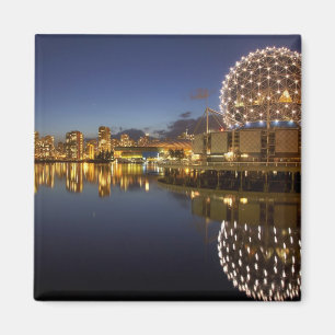 Science World och CBD återspeglas i False Creek, Magnet