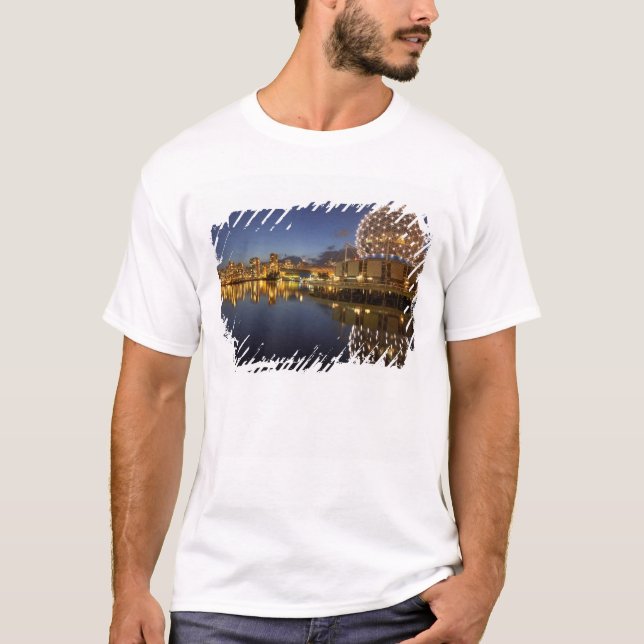 Science World och CBD återspeglas i False Creek, T Shirt (Framsida)