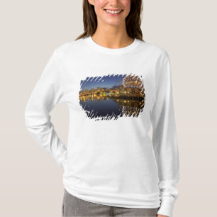 Science World och CBD återspeglas i False Creek, Tee Shirt