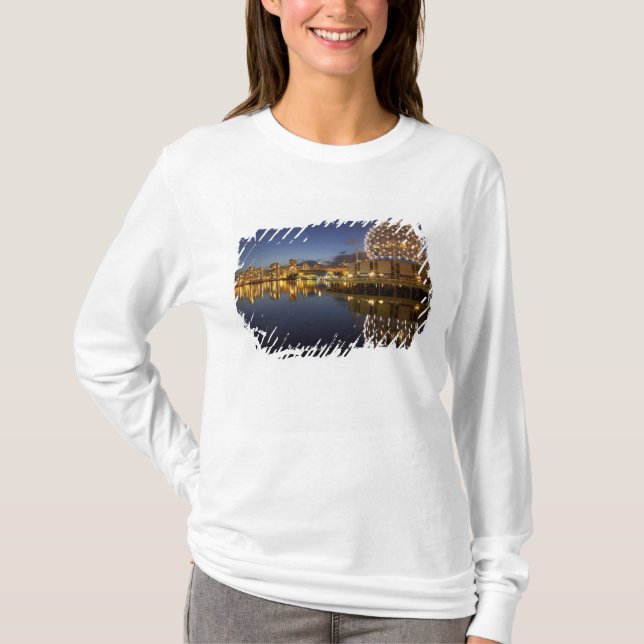 Science World och CBD återspeglas i False Creek, Tee Shirt (Framsida)