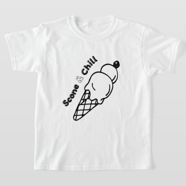 Scone & Chill - Spelande design för sommarfilmer T Shirt (Laydown)