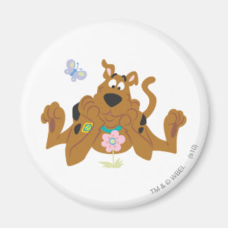 Scooby-Doo Admiring Flower Magnet