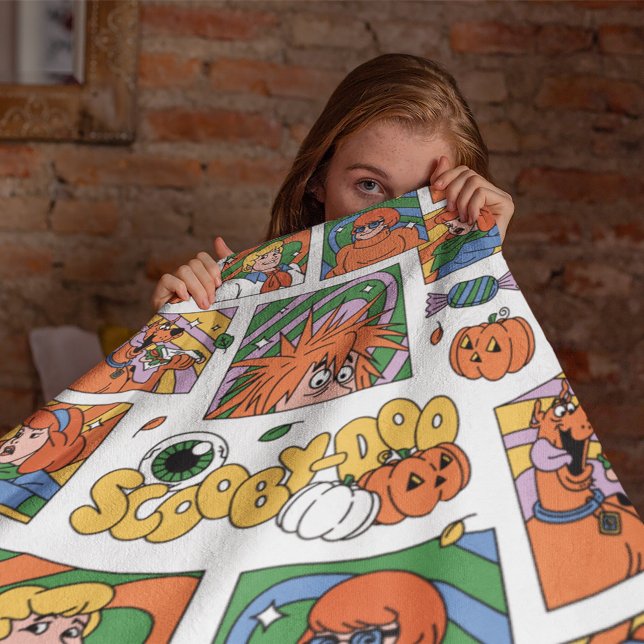 Scooby-Doo Halloween Photos Mönster Fleecefilt (Person holding blanket)