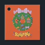 Scooby-Doo Holiday Snack Wreath Graphic Gåvor Etiketter<br><div class="desc">Fill up on this fun Scooby-Snack inspired holiday wreath graphic! Wear this on a festive holiday sweater,  carry your holiday shopping with a tote bag,  or enjoy this design on a personalized mug! Shop this graphic on even more customizable Zazzle gifts!</div>