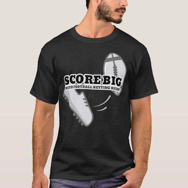 SCORE BIG / MED FOOTBALL BETYDANDE KICKS! T SHIRT (Framsida)