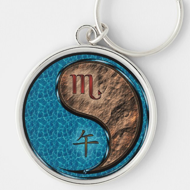 Scorpio & Earth Horse Rund Silverfärgad Nyckelring (Framsidan)