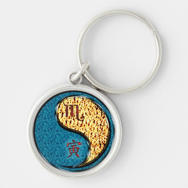 Scorpio & Fire Tiger Rund Silverfärgad Nyckelring (Framsidan)