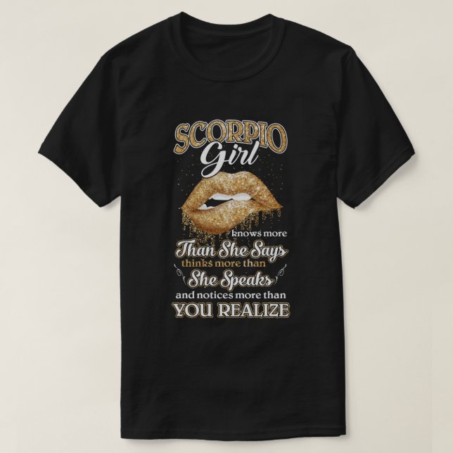Scorpio Girl vet mer än hon säger oktober T Shirt (Design framsida)
