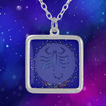 Scorpio zodiac-galaxy-bakgrund silverpläterat halsband<br><div class="desc">\Bygg upp Scorpios mystik med detta halsband som är placerat i silver och som är genomtänkt för dem som är födda mellan den 23 oktober och den 22 november. Scorpio-symbolen visas mot en fängslande galaxbakgrund, som återspeglar den djupa, transformativa karaktären hos detta kraftfulla zodiactecken. Det här halsbandet kombinerar selleri charm...</div>