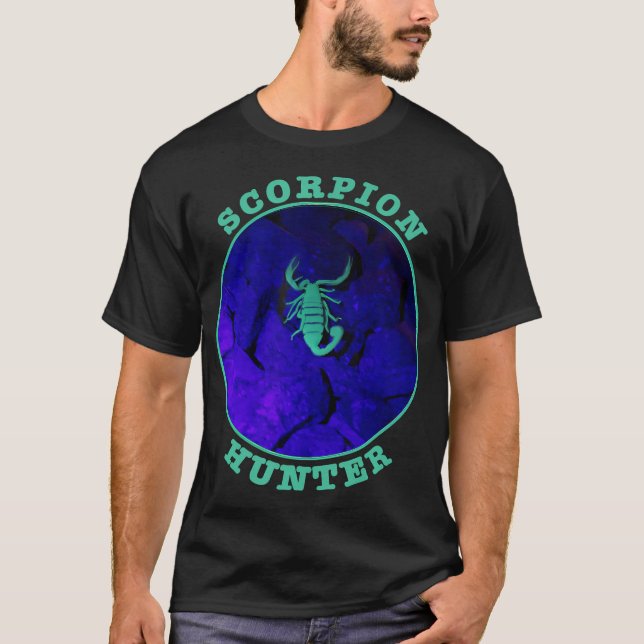 Scorpion Hunter Arachnids Desert Night Watch Desig T Shirt (Framsida)