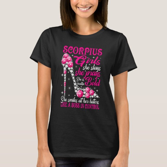 Scorpius Girl som en Chef i kontrolldiamantskor T Shirt (Framsida)