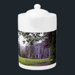 Scotland Armadale Castle Donald / MacDonald Klan<br><div class="desc">Armadale Castle, på Isle of Skye, anses vara Klan Donald/MacDonalds hemvist i andlig. Den här designen är ett foto av en gammal del av Armadale Castle och några av blommorna i den närliggande trädgården. Klan Donald var herre över Isles fram till nästan 1 500. Två av dessa chefer var också...</div>