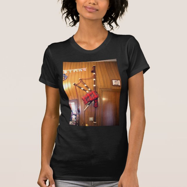Scotland Bagpipe Tartan Plade Musical Instrument T-shirt (Framsida)