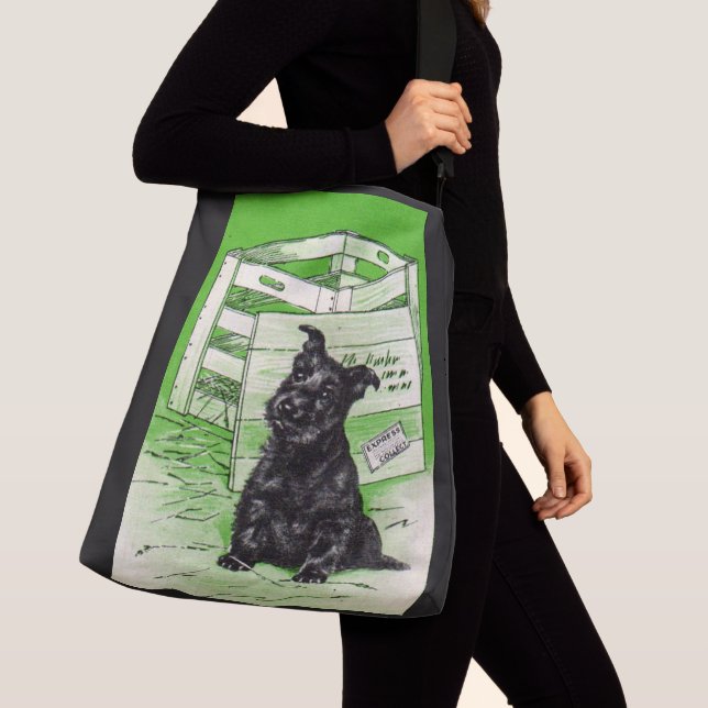 Scottiehund vid speciell leverans axelväska (Närbild)