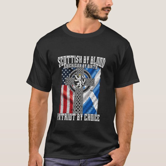 Scottish by Blood American by Birth Patriot by Cho T Shirt (Framsida)