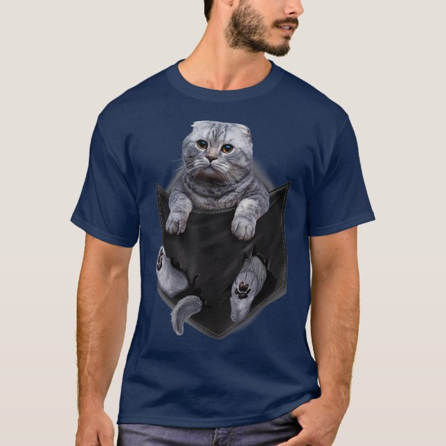 Scottish Fold Cat in Pocket  Cats   Gifts T Shirt (Framsida)
