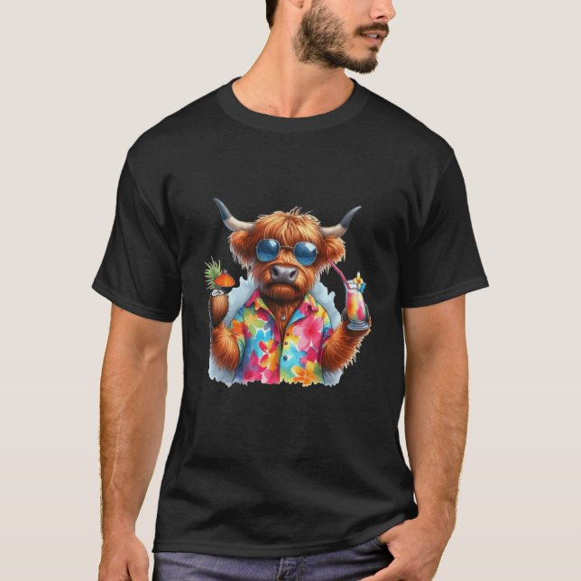Scottish Highland Cow onropical Vacation Drinking  T Shirt (Framsida)