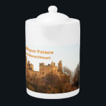 Scottish Royal Stewart, Stuart Linlithgow Palace<br><div class="desc">Är du stolt över ditt skotska arv? Har Stewart eller Stuart i bakgrunden? Visa sedan av royalet (eller njut bara i lugn och ro) med en tebit som är gjord i en tekanna som innehåller ett foto av royalets hemvist. Linlithgow Palace var hem till Royalet Stewart, senare Stuart, familj på...</div>