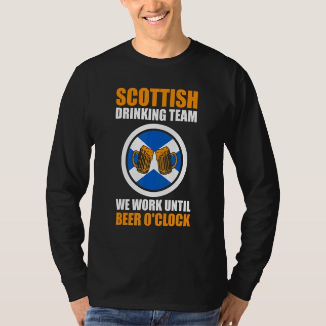 Scottish team we work Scottish Scotland drinking t T Shirt (Framsida)
