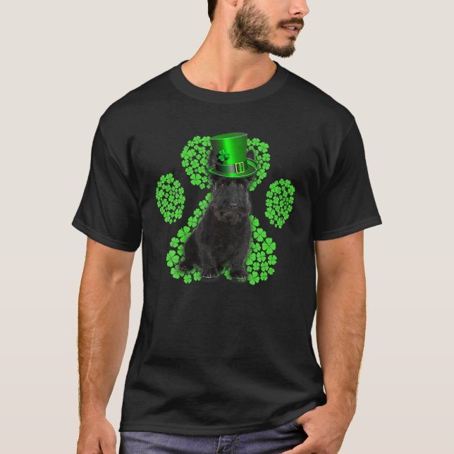 Scottish Terrier Shamrock Paw Clovers St Patrick's T Shirt (Framsida)